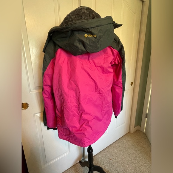 NWT!!!  Women’s Gemyse pink and gray waterproof ski jacket - large - Picture 2 of 13